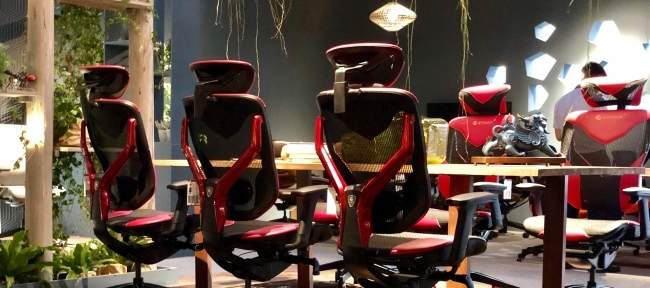 GTCHAIRの贅沢で高いバック オフィス コンピュータ黒の旋回装置の賭博の椅子3